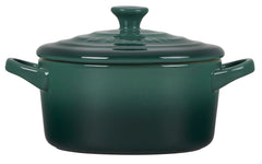 Le Creuset mini cocotte ouverte montrant l'intérieur lisse pour meilleure cuisson