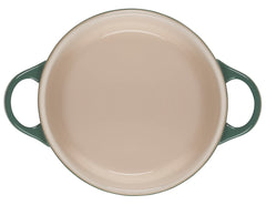 Le Creuset mini cocotte gros plan poignées assurant prise sûre et maniabilité