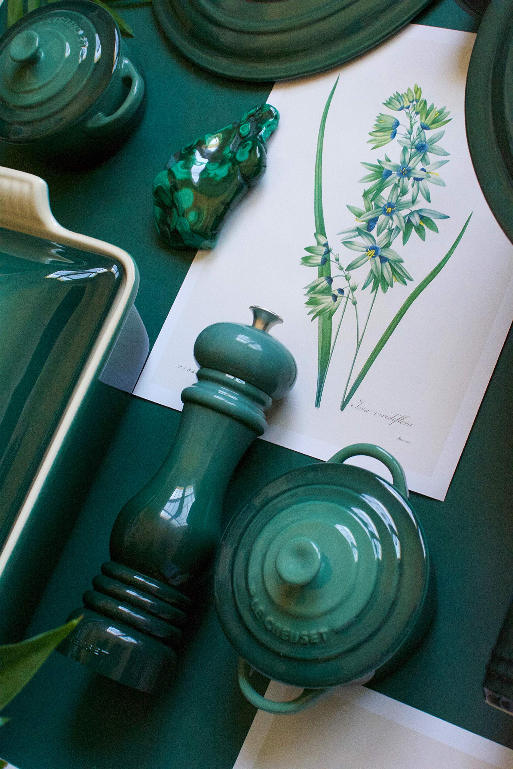 Le Creuset gros plan émaillage révélant surface lisse et démoulage facile