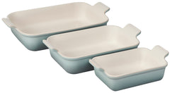 Le Creuset plat Heritage face avant montrant la finition Sea Salt et élégance