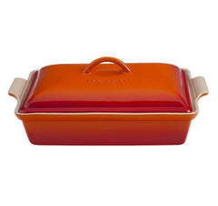 Le Creuset plat rectangulaire face avant montrant finition émaux et facilité de service