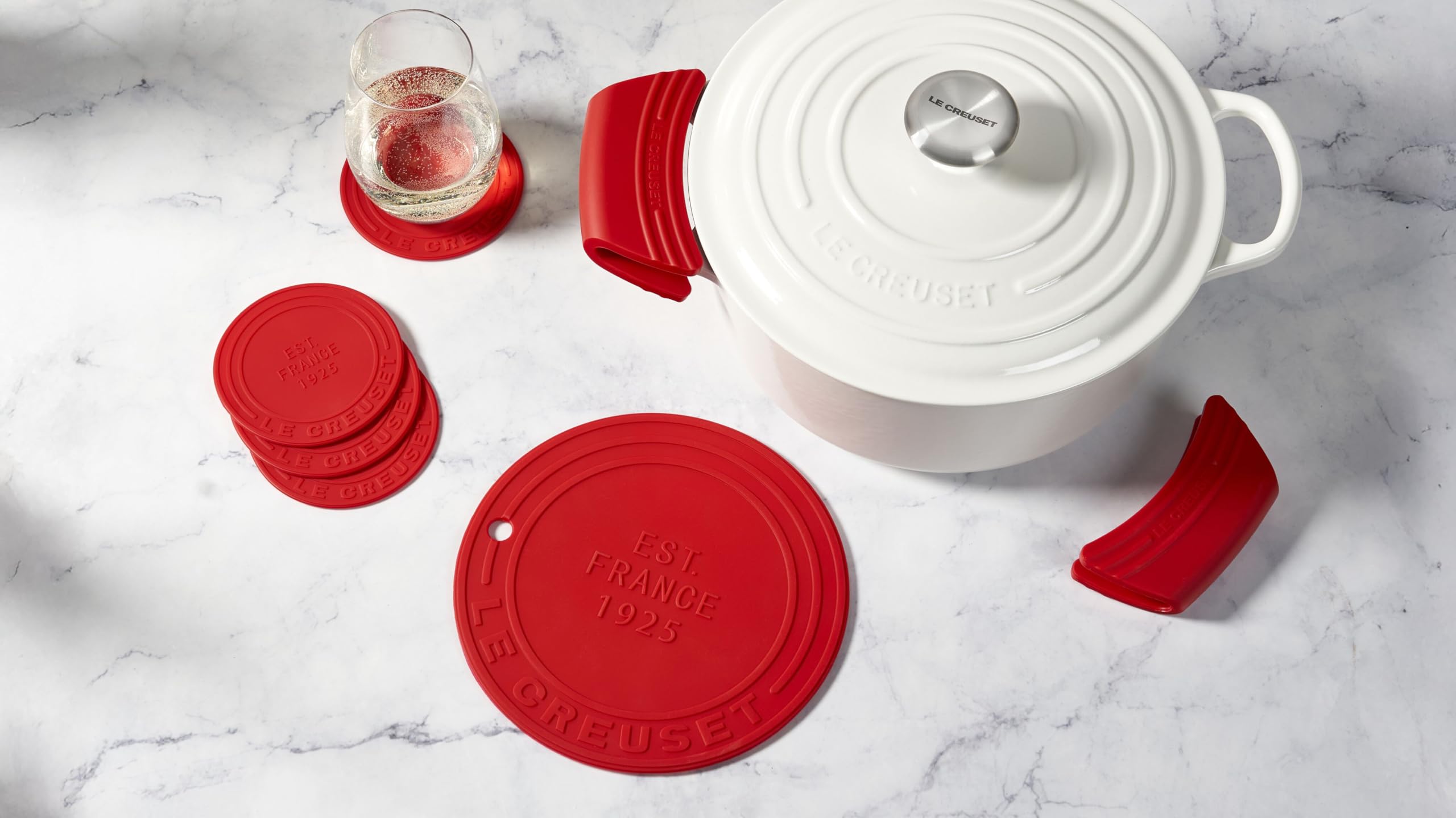 Le Creuset protège-poignées comparaison taille pour évaluer ajustement