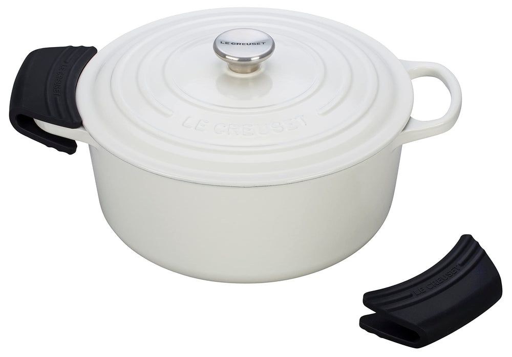 Le Creuset protège-poignées en usage sur cocotte pour manipuler chaudement