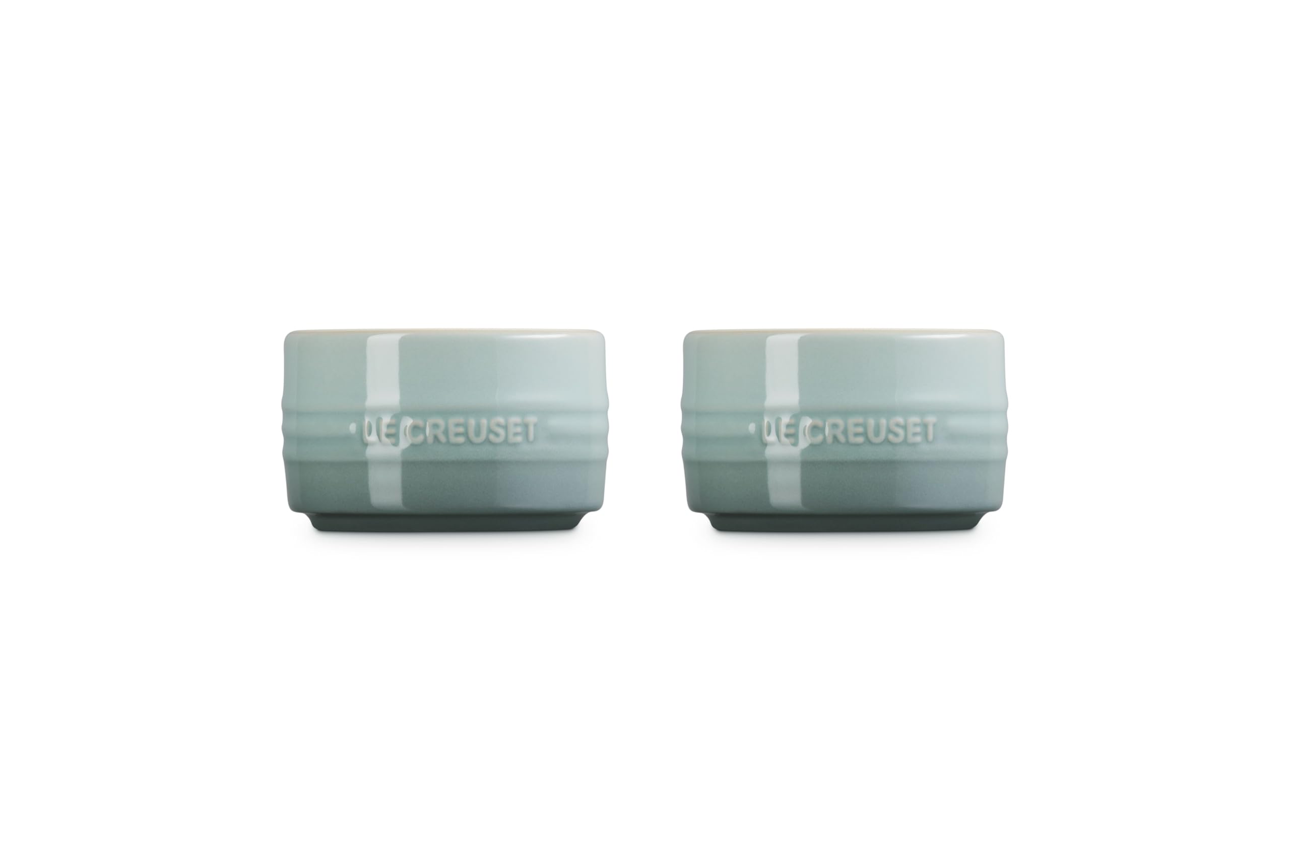 Le Creuset gros plan émail Sea Salt montrant la texture lisse et résistance aux taches