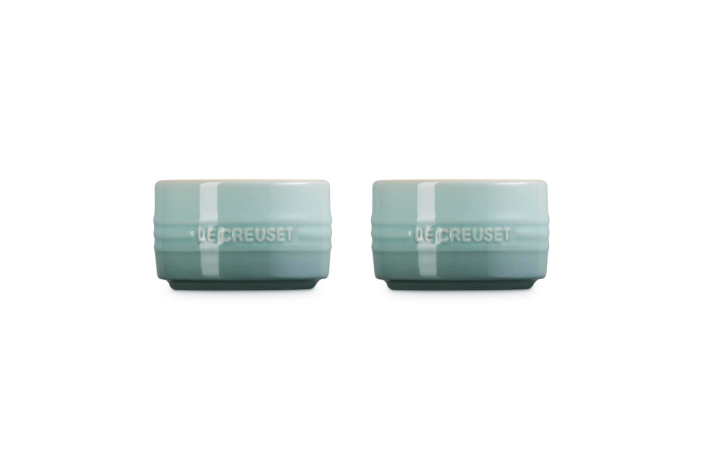 Le Creuset gros plan émail Sea Salt montrant la texture lisse et résistance aux taches