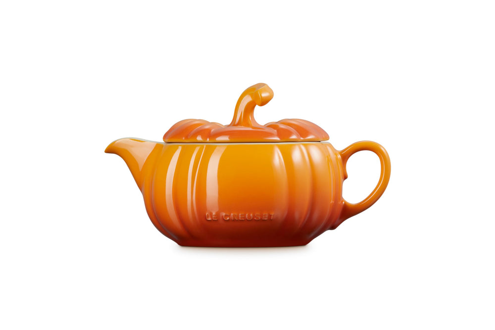 Le Creuset gros plan émail, finition durable résistante aux taches