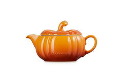 Le Creuset gros plan émail, finition durable résistante aux taches