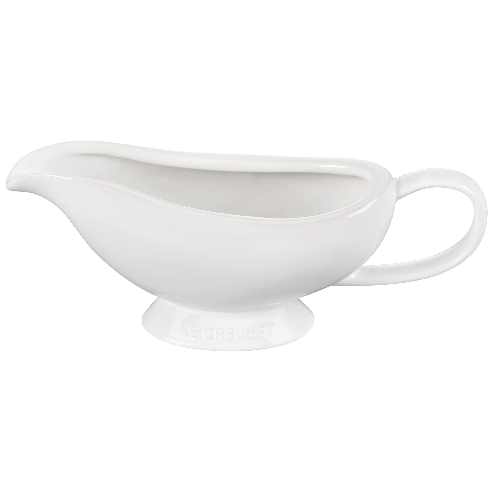 Le Creuset saucière posée à côté d'une cuillère pour comparaison de taille et capacité pratique