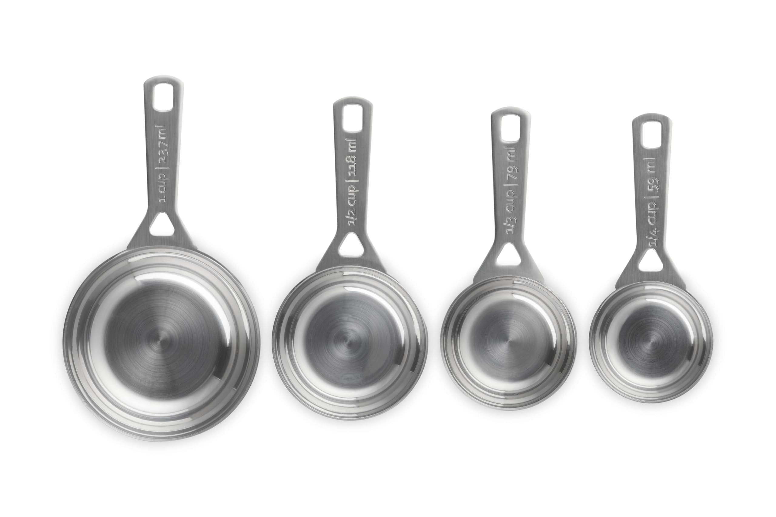 Le Creuset gros plan sur finition inox poli et brossé pour durabilité