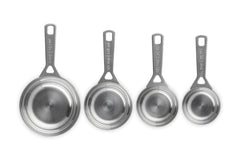 Le Creuset gros plan sur finition inox poli et brossé pour durabilité