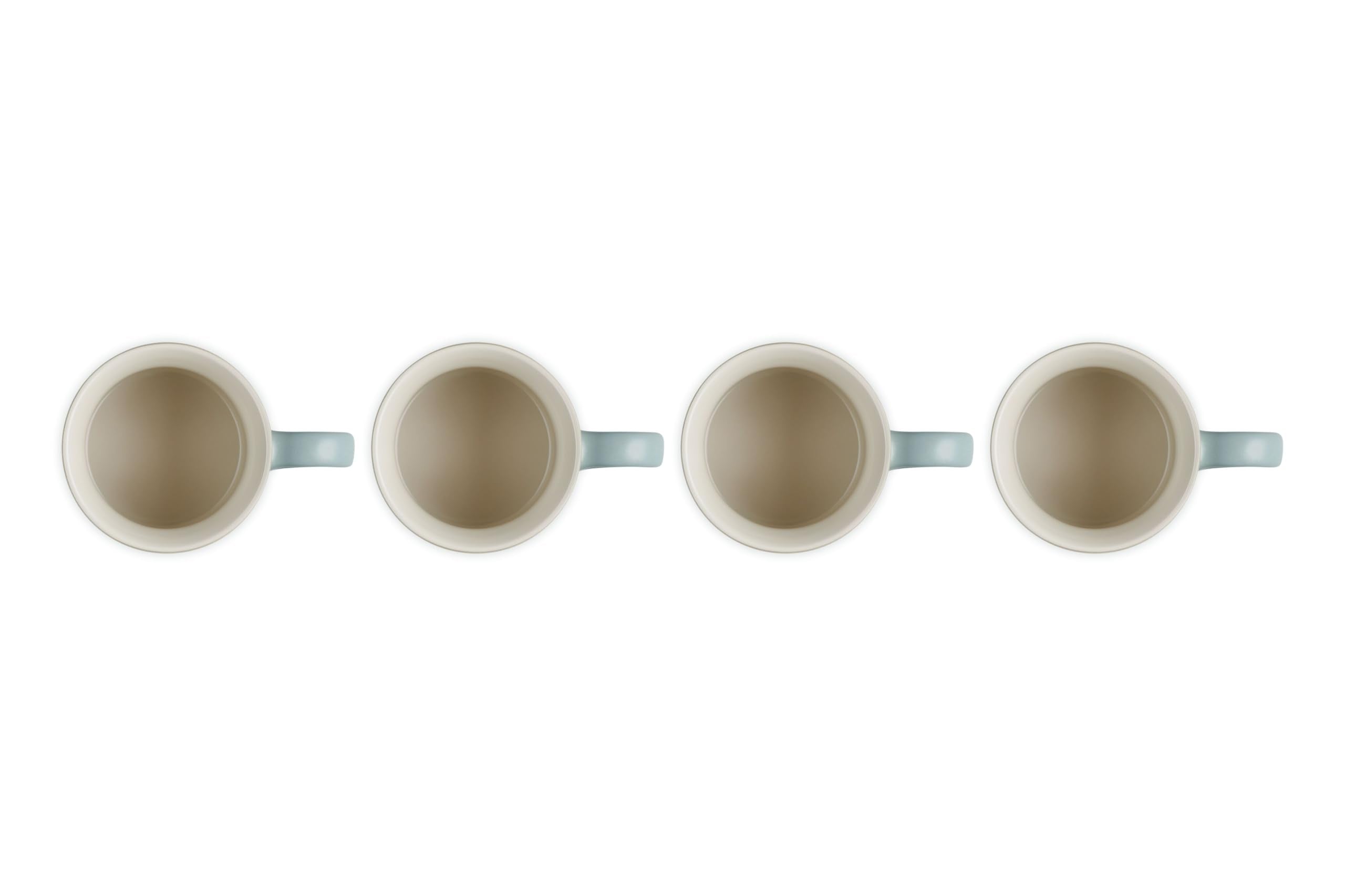 Le Creuset mug comparaison avec main pour évaluer capacité pratique