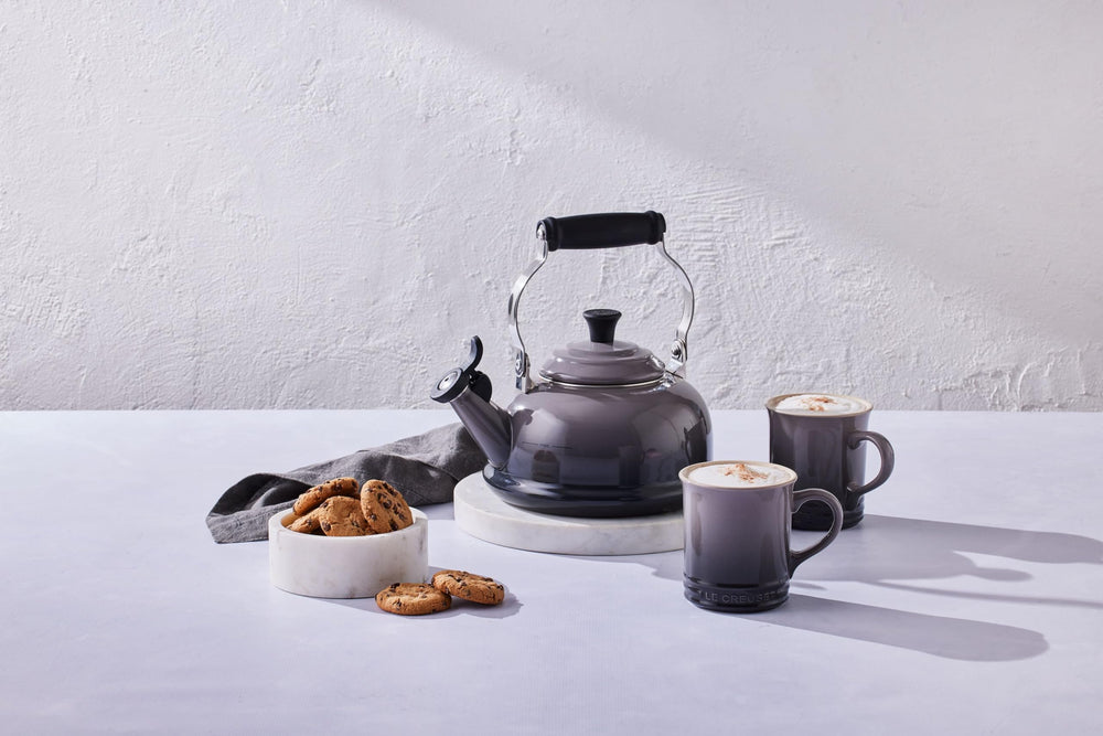 Le Creuset Vancouver Mug en usage pour café, maintien de la chaleur