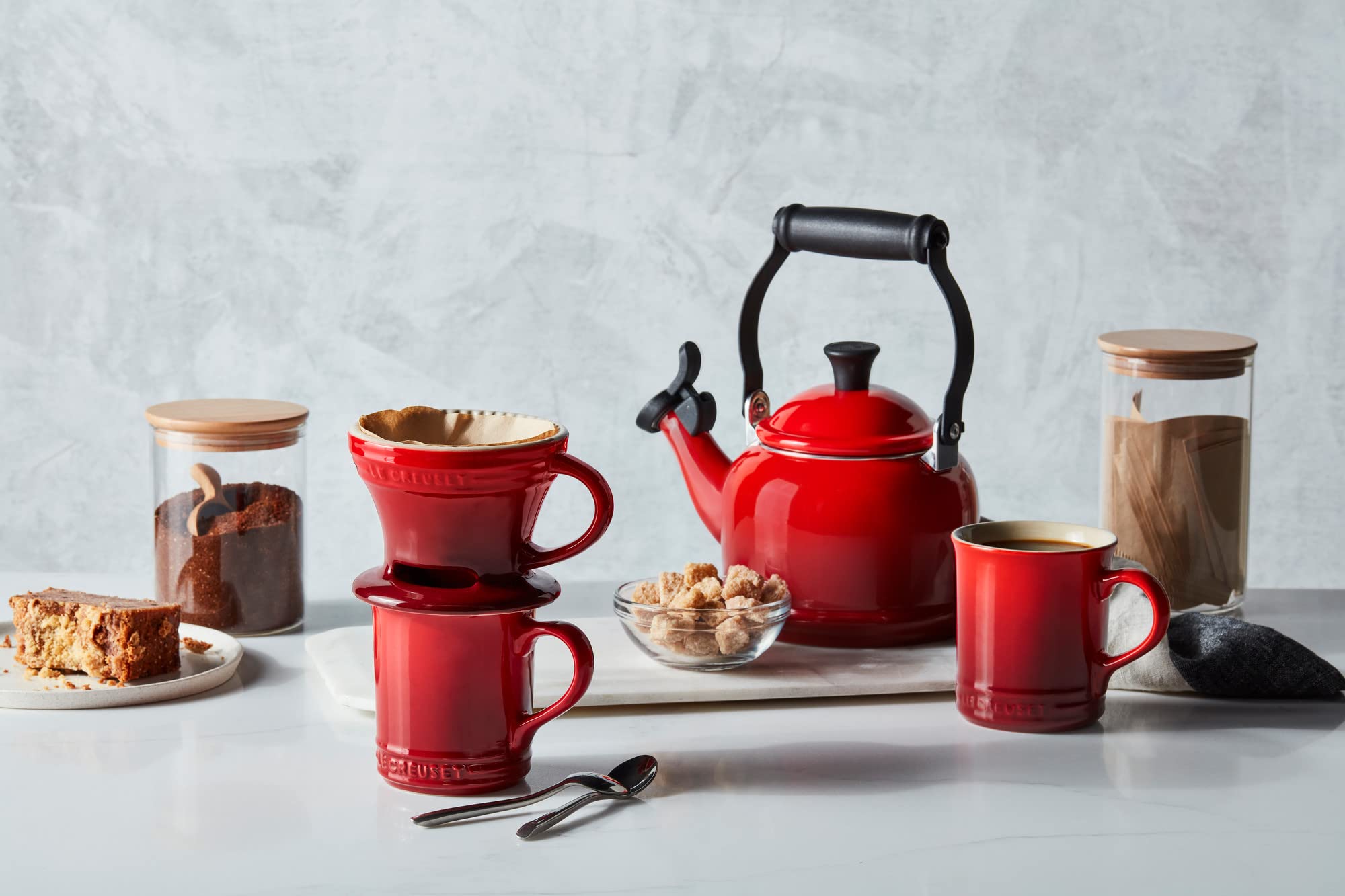 Le Creuset mug en situation petit‑déjeuner illustrant usage quotidien