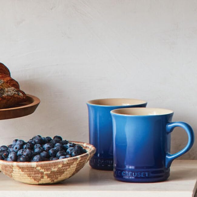 Le Creuset Vancouver Mug posé sur table donne ambiance chaleureuse