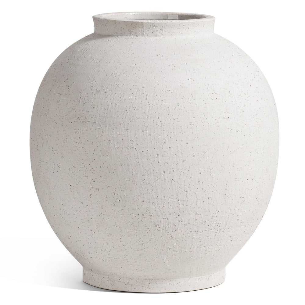 LE TAUCI GARDEN vase en scène salon ajoutant charme farmhouse et cohérence déco