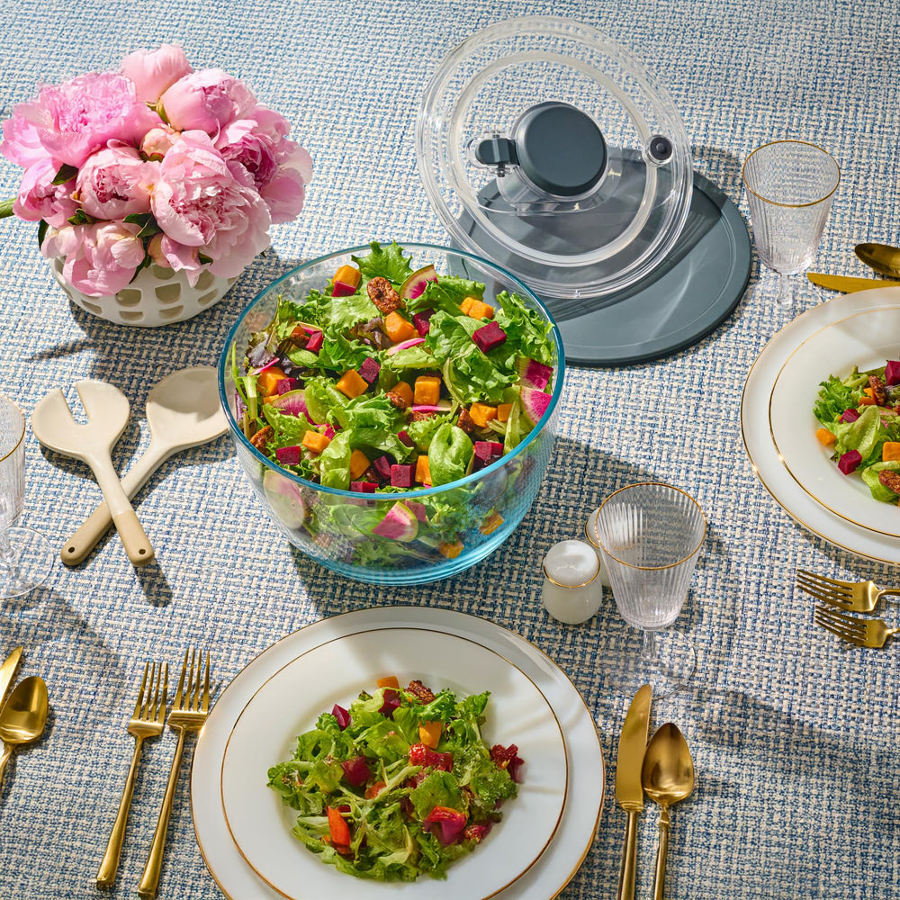 Le'raze salade servie à table, présentation élégante et pratique
