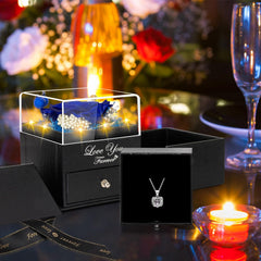 Détail du collier double cœur Lebana gravé I LOVE YOU 100 languages, bijou symbolique