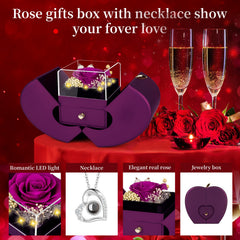 Lebana gros plan sur la rose préservée violette soulignant sa texture durable