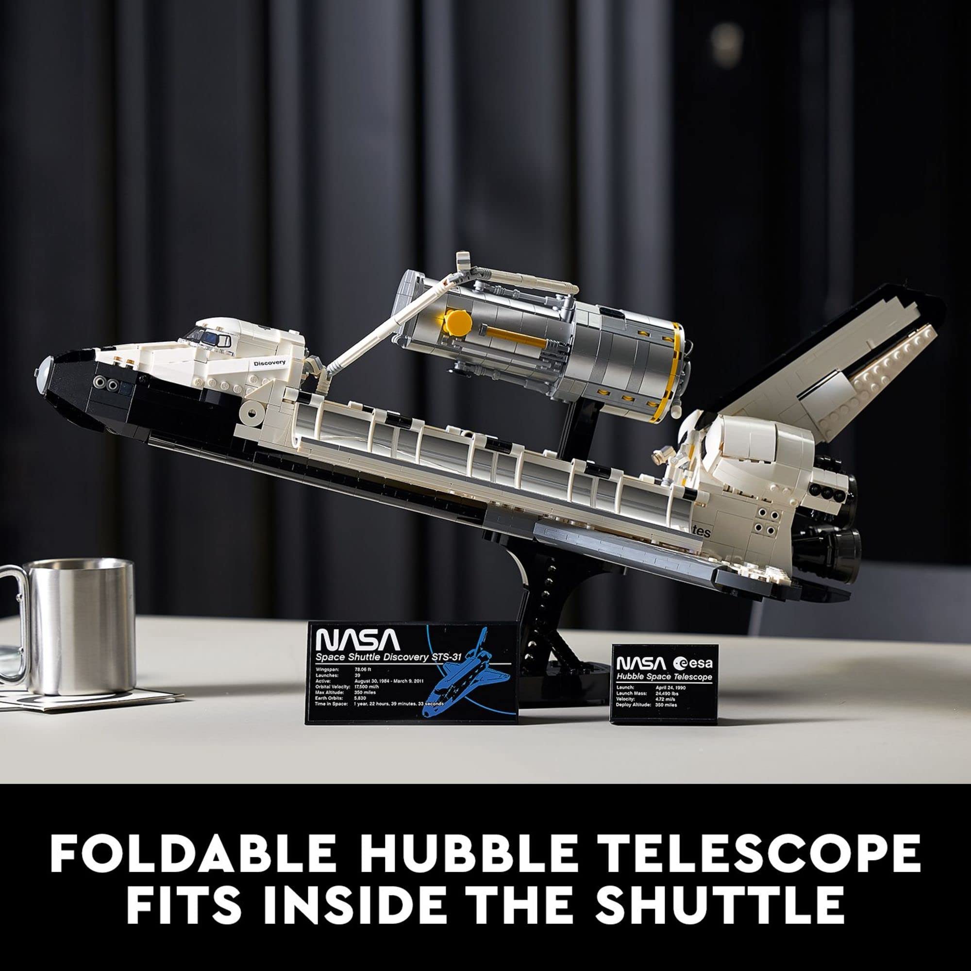 LEGO Discovery cockpit intérieur ouvert révélant postes et sièges d'équipage