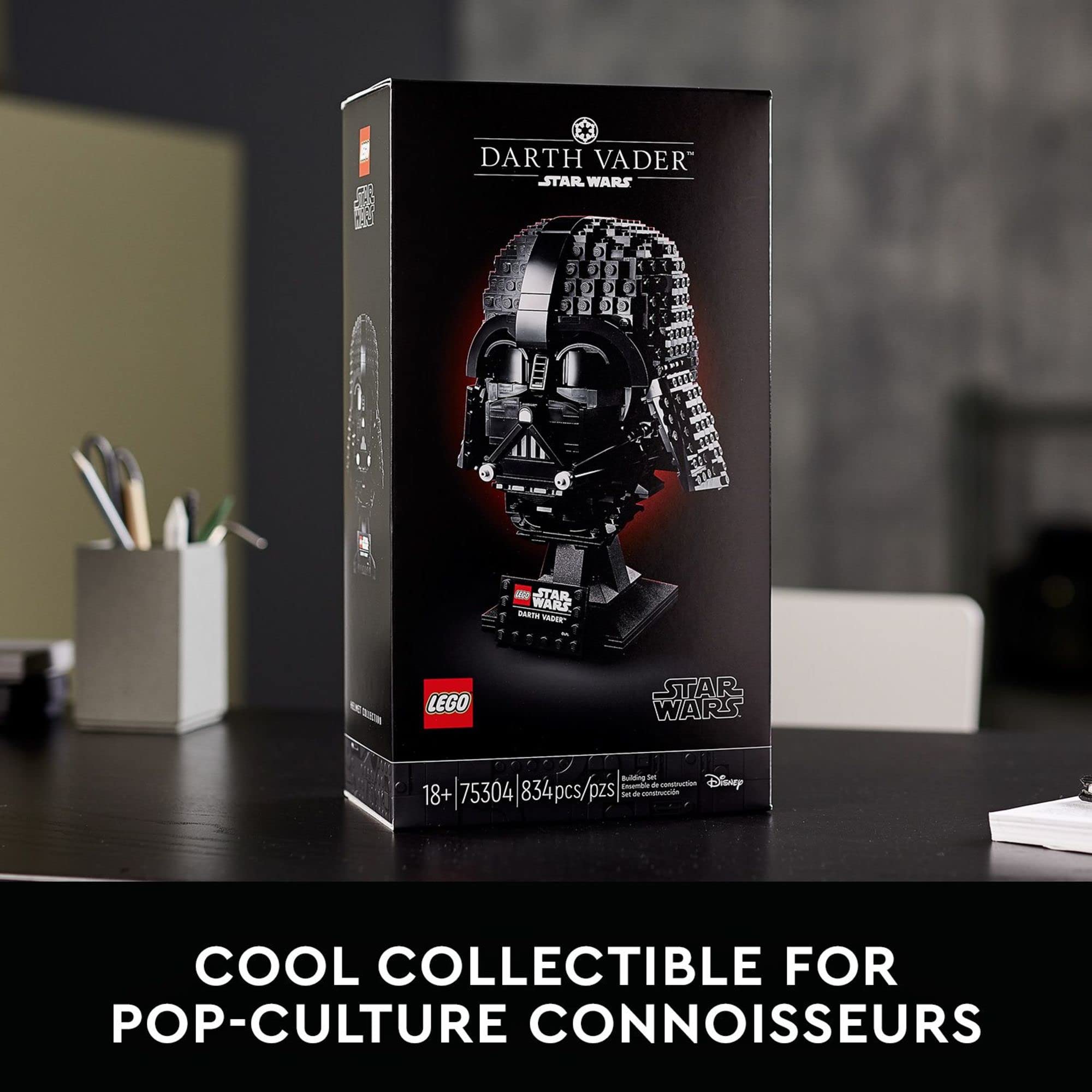 LEGO casque Darth Vader pièces étalées, 834 éléments pour un montage immersif