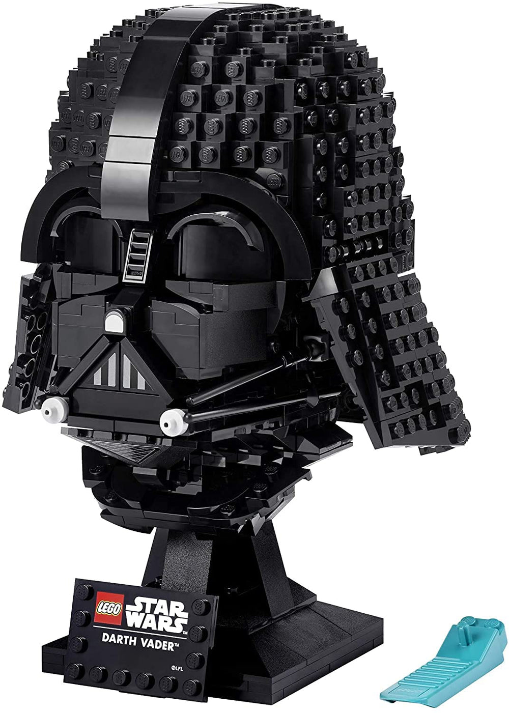 LEGO casque Darth Vader posé sur un bureau, apporte caractère à l'espace
