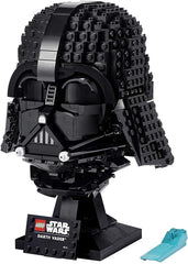 LEGO casque Darth Vader posé sur un bureau, apporte caractère à l'espace