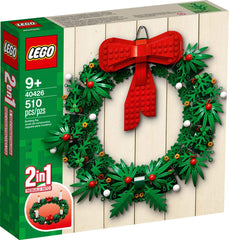 LEGO couronne face montrant l'ensemble décoratif et ambiance festive