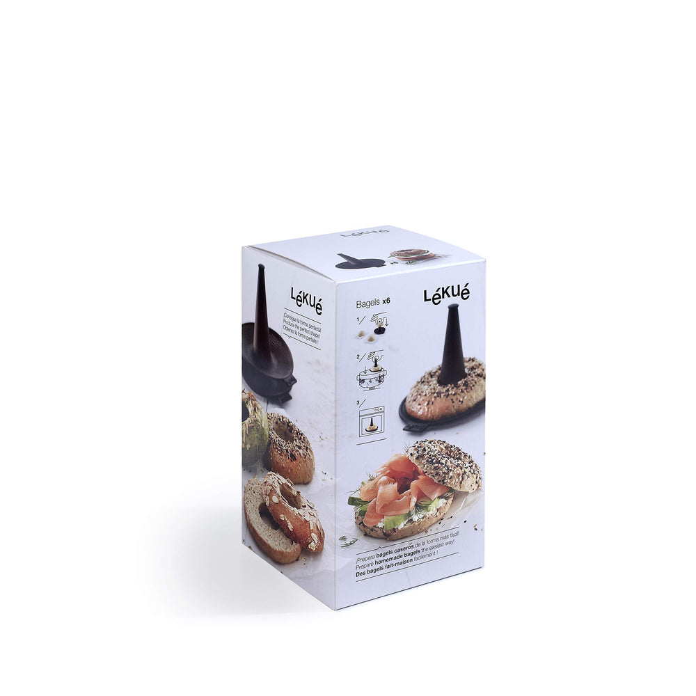 Lekue: livret de recettes posé près des moules pour inspiration culinaire