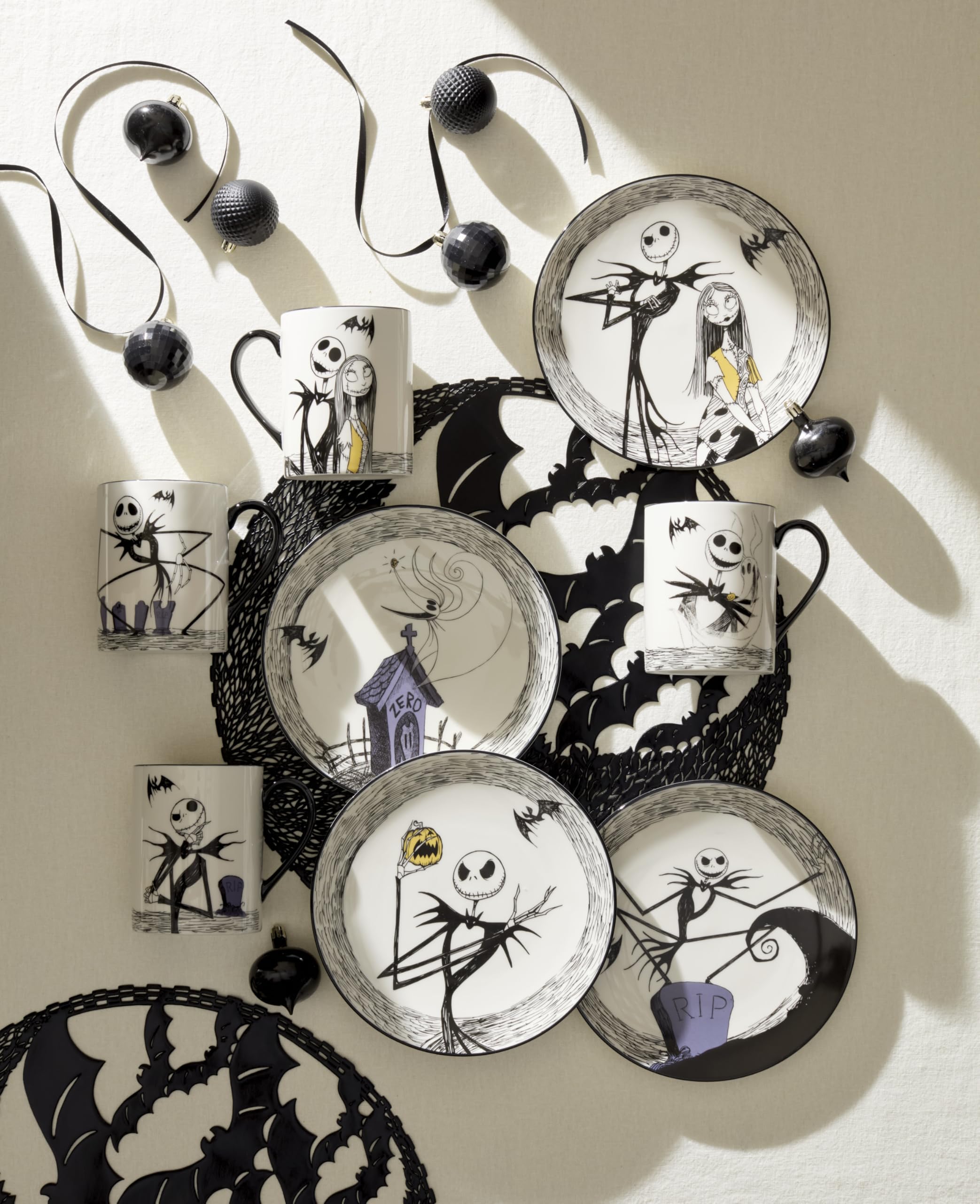 Assiette Lenox exposée en vitrine, parfaite pour collectionneurs et décoration