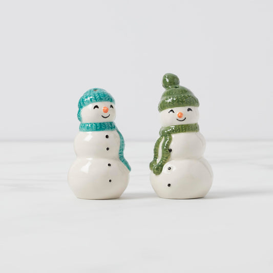 Lenox gros plan du visage sculpté, détails soignés et charme hivernal