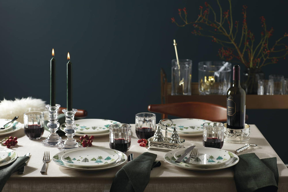 Lenox scène de table festive avec vaisselle et décorations d'hiver