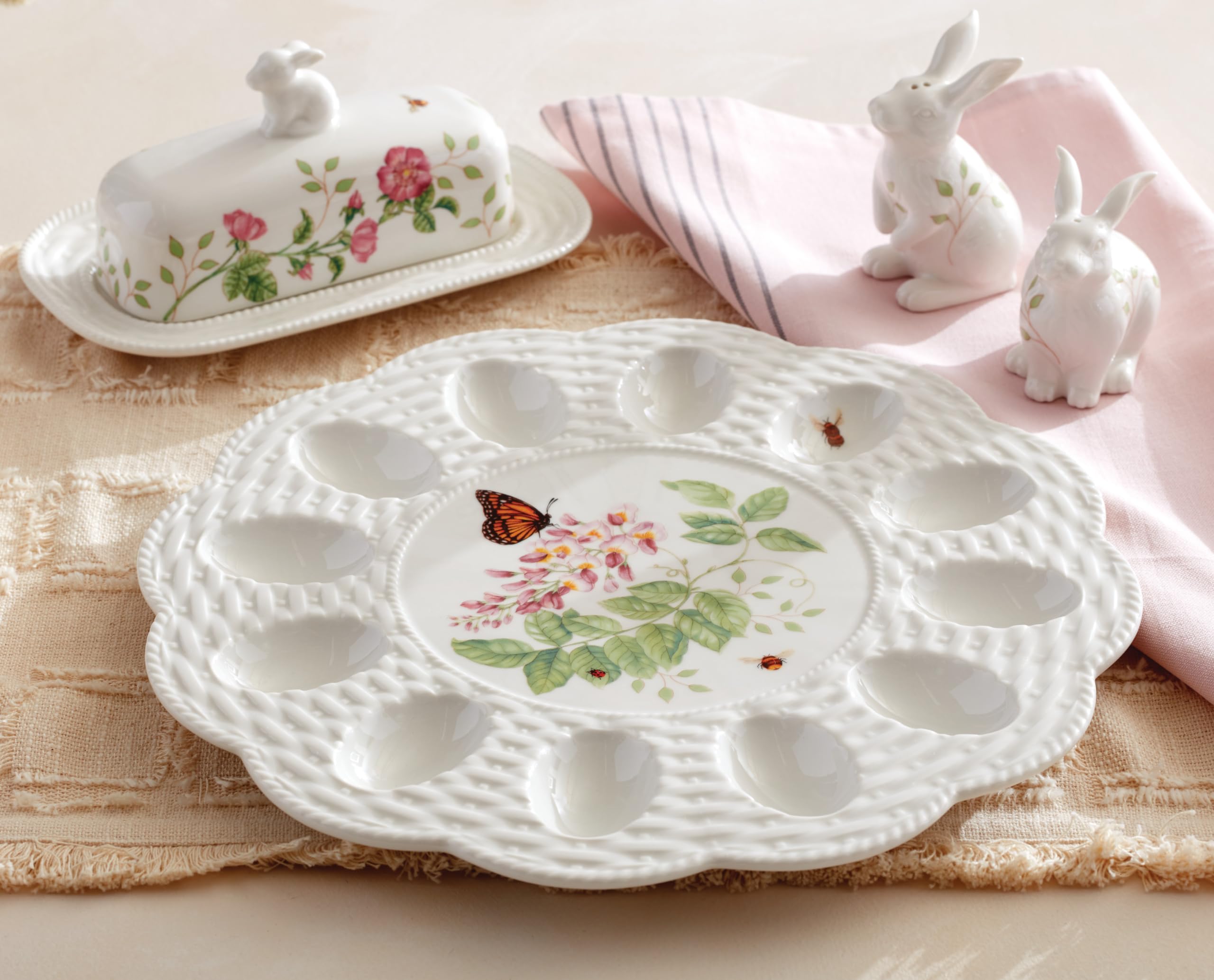 Lenox détail porcelaine et motif Butterfly Meadow montrant finition soignée