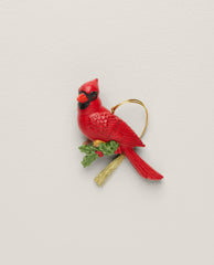 Lenox gros plan plumage et houx détaillé mettant en valeur l’artisanat et couleur vive