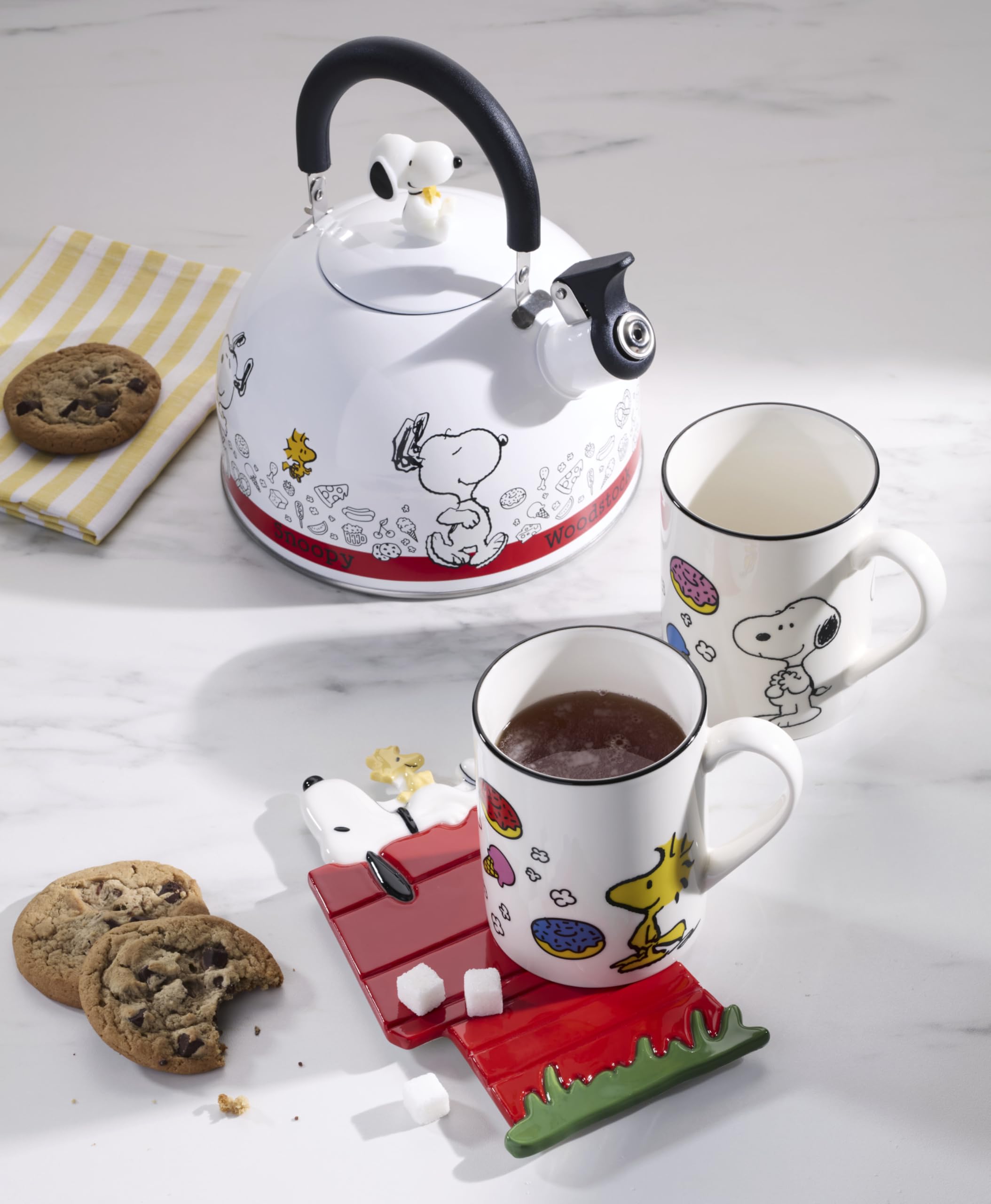 Lenox comparaison taille avec tasses, capacité 84,5 oz visible