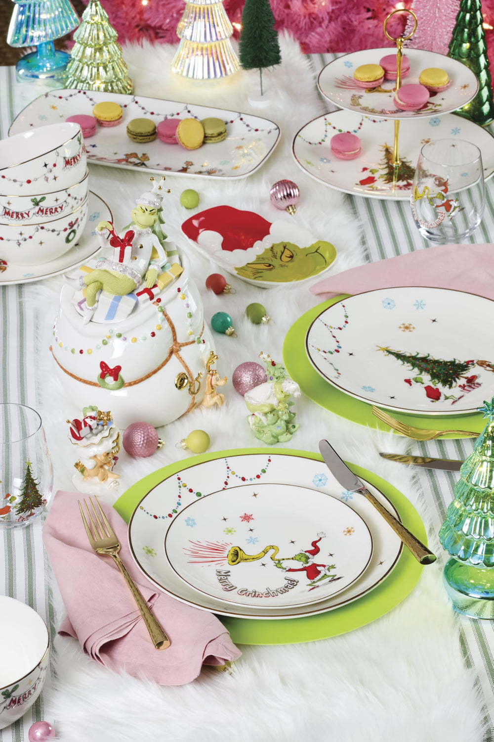 Lenox assiette tenue en main pour montrer l'échelle et la praticité