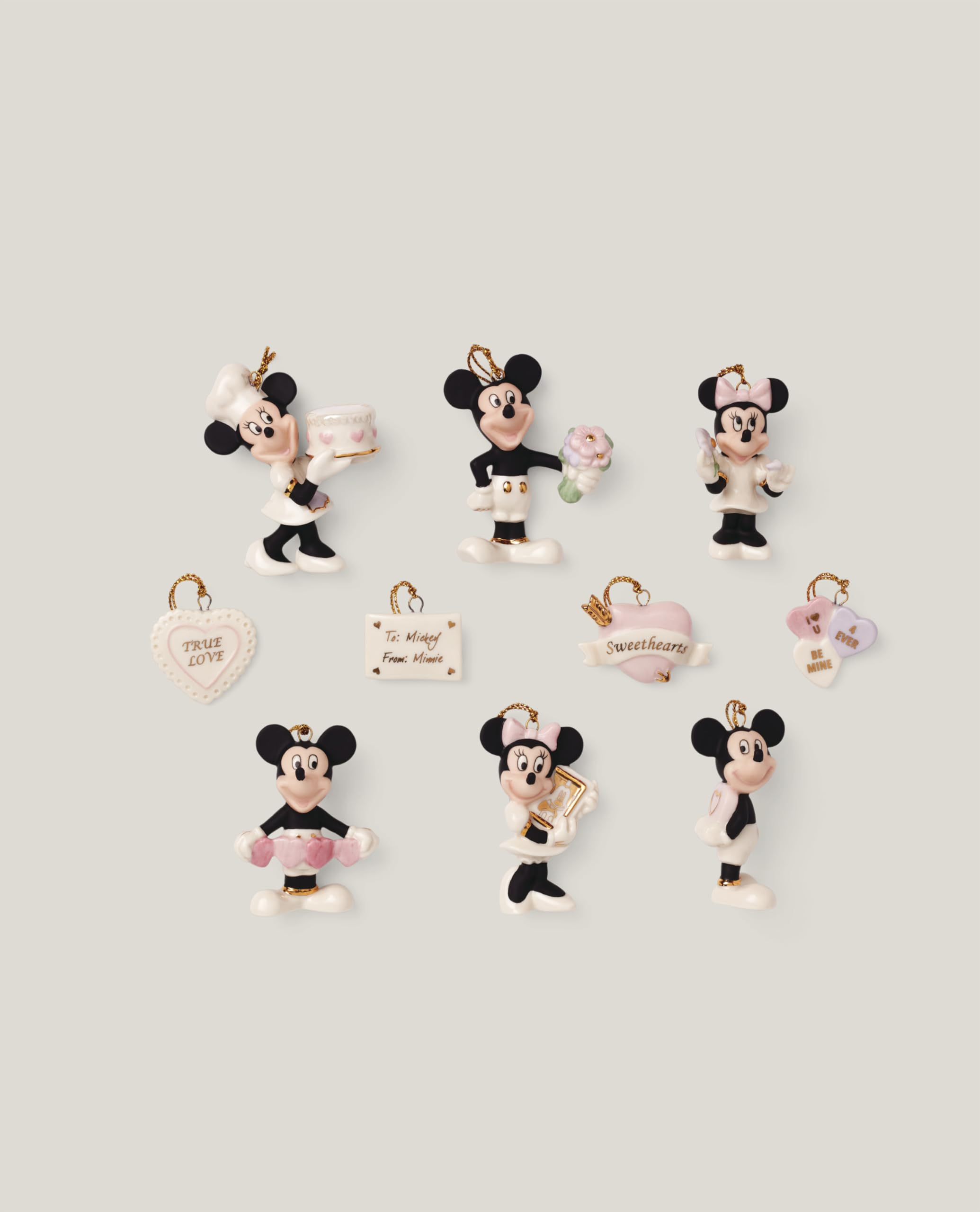Lenox gros plan sur figurines Mickey et Minnie montrant détail et charme romantique