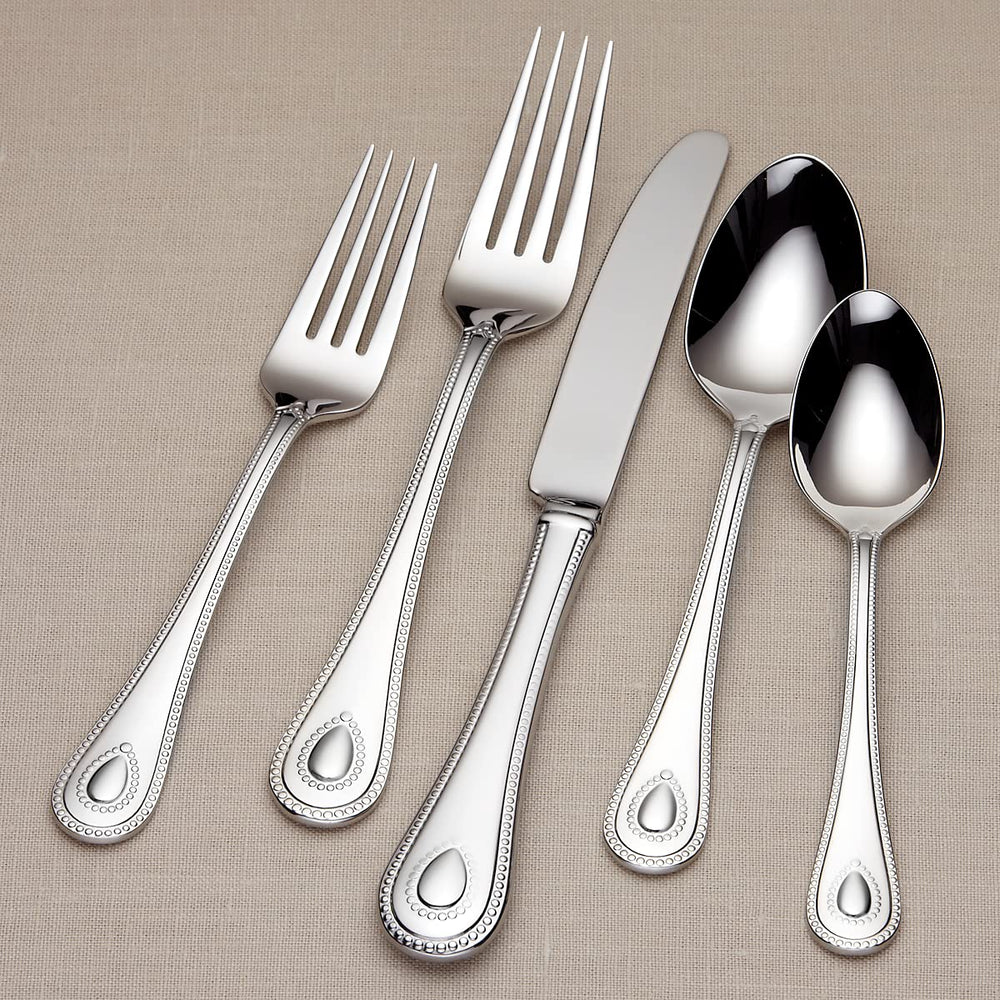 Lenox pièces de service montrant polyvalence pour servir