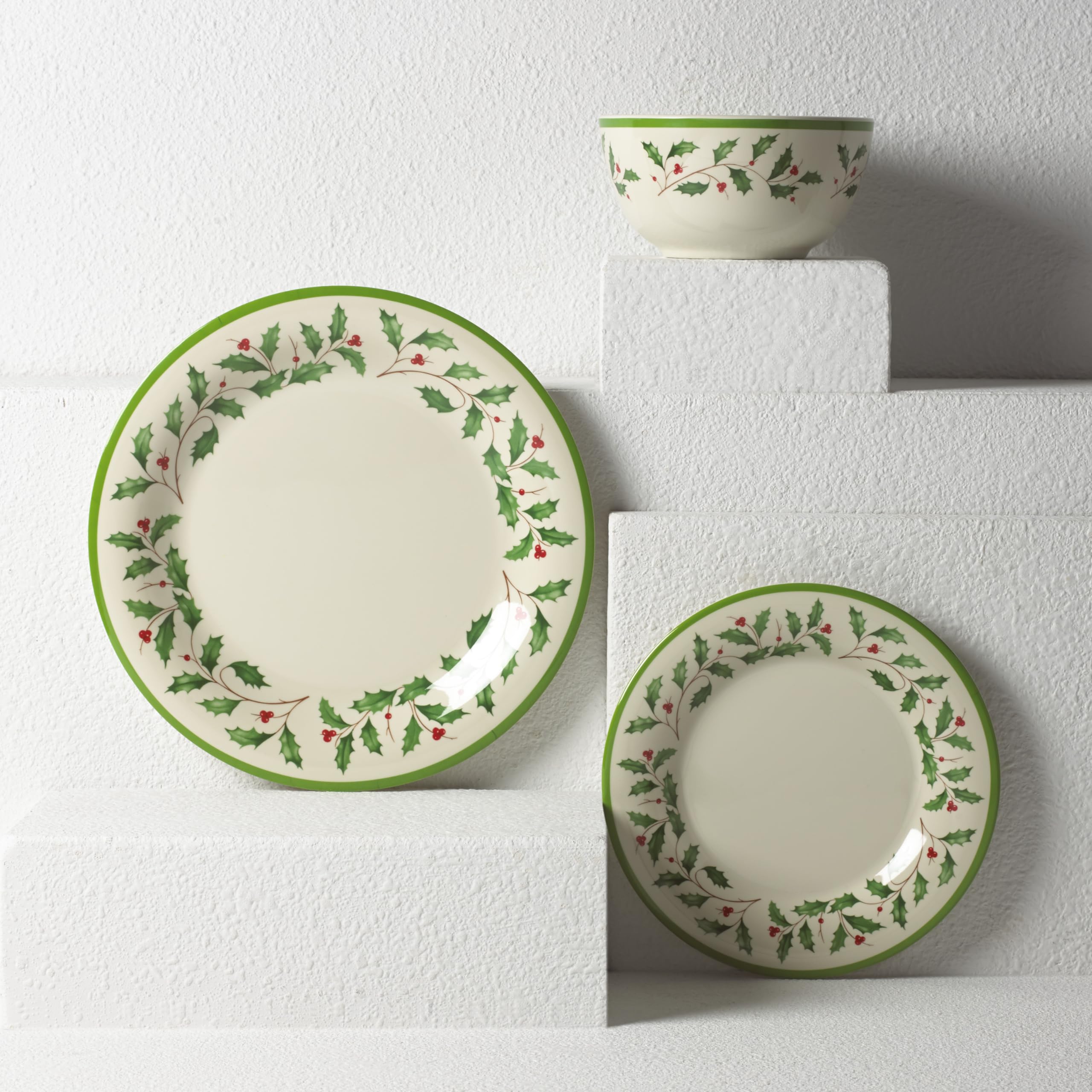 Lenox assiette servie sur table de Noël pour présentation chaleureuse