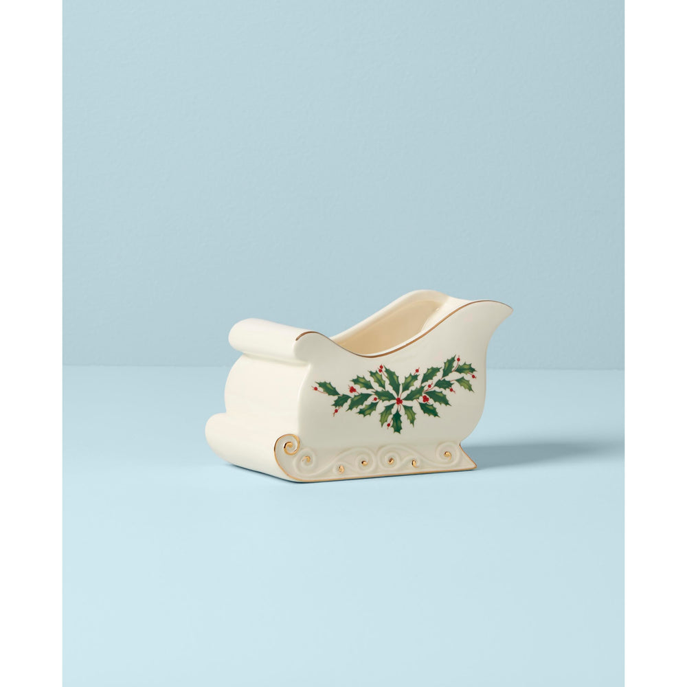 Détail du motif houx et dorure 24k sur la coupelle Lenox, accent de luxe