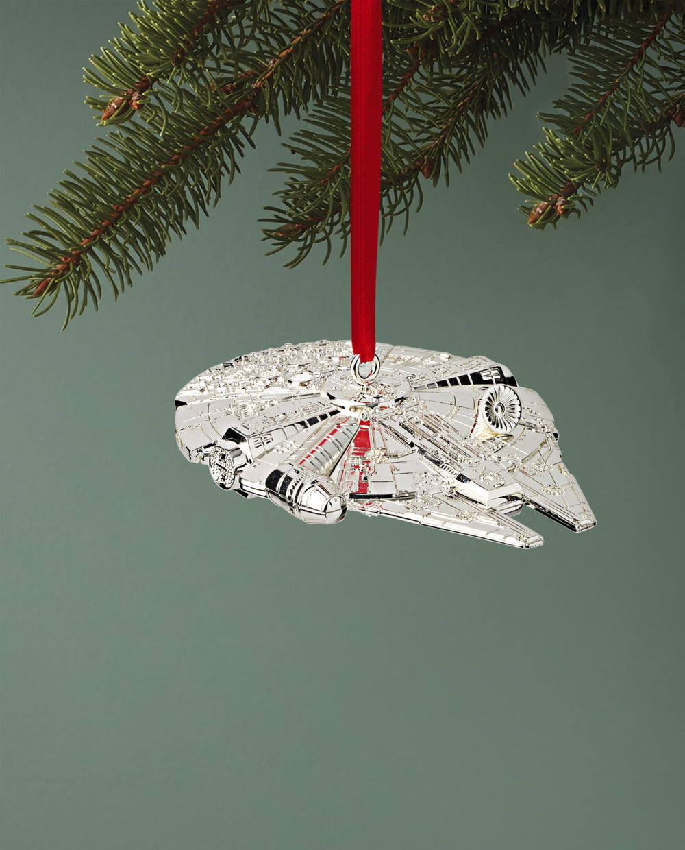 Lenox Millennium Falcon étiquette Lucasfilm visible garantissant authenticité et valeur cadeau