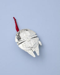 Lenox Millennium Falcon gros plan des détails moulés et texture métallique, accent collector