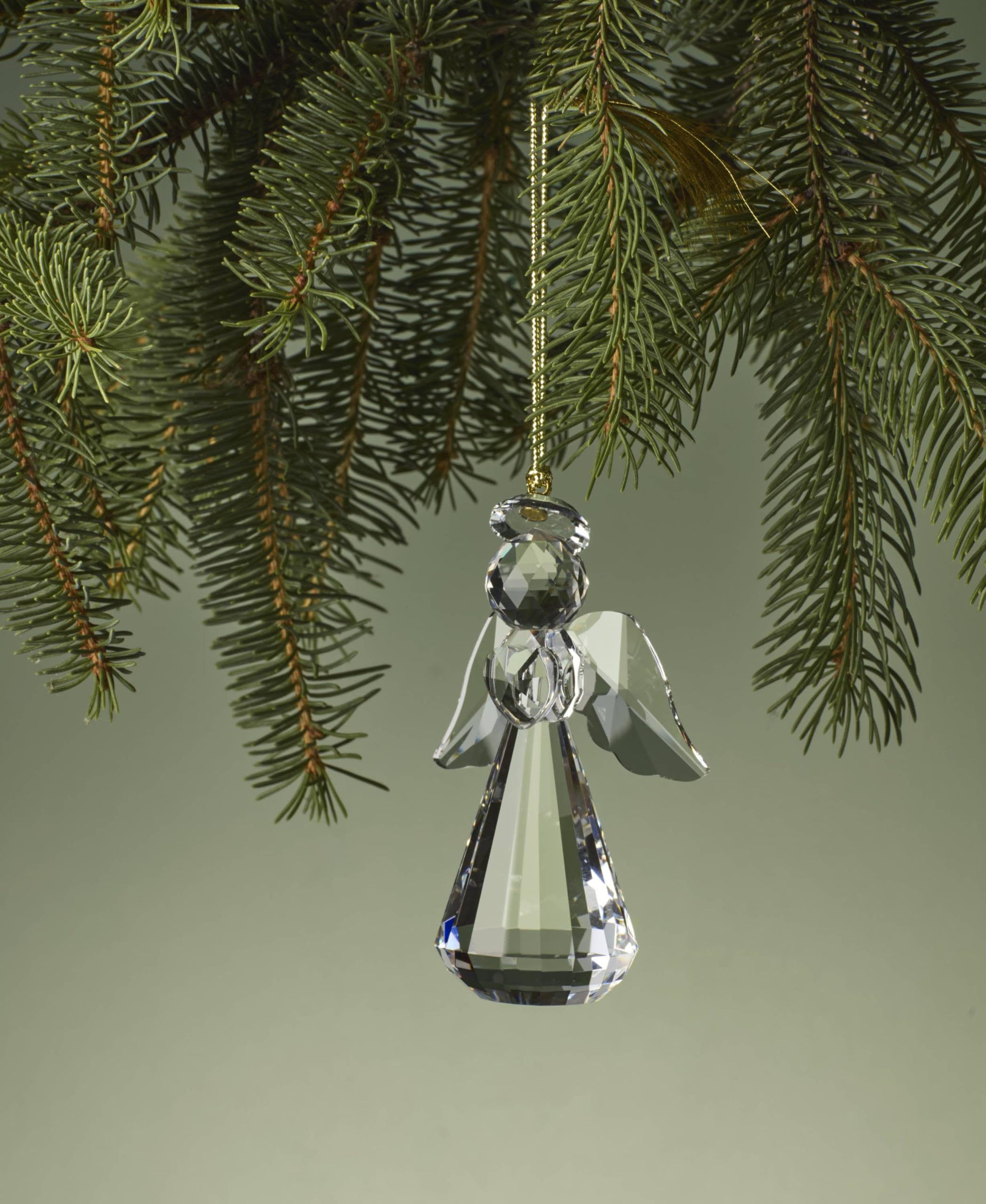 Lenox Optic Angel en situation sur sapin, apporte élégance et éclat festif