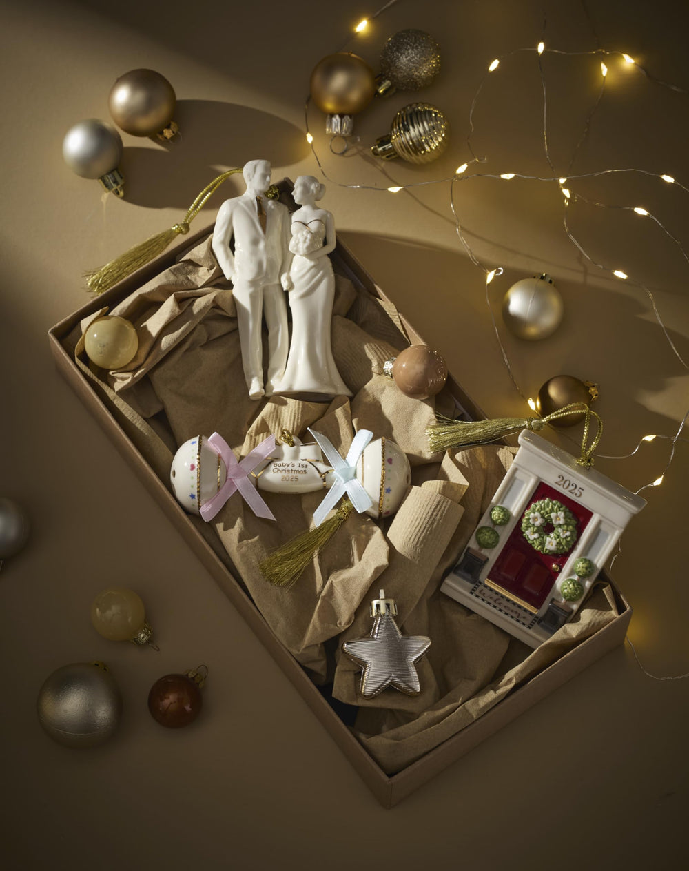 Lenox ornement accroché au sapin apportant touche festive
