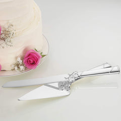 Lenox comparaison taille à côté d'une assiette pour visualiser les 13 pouces