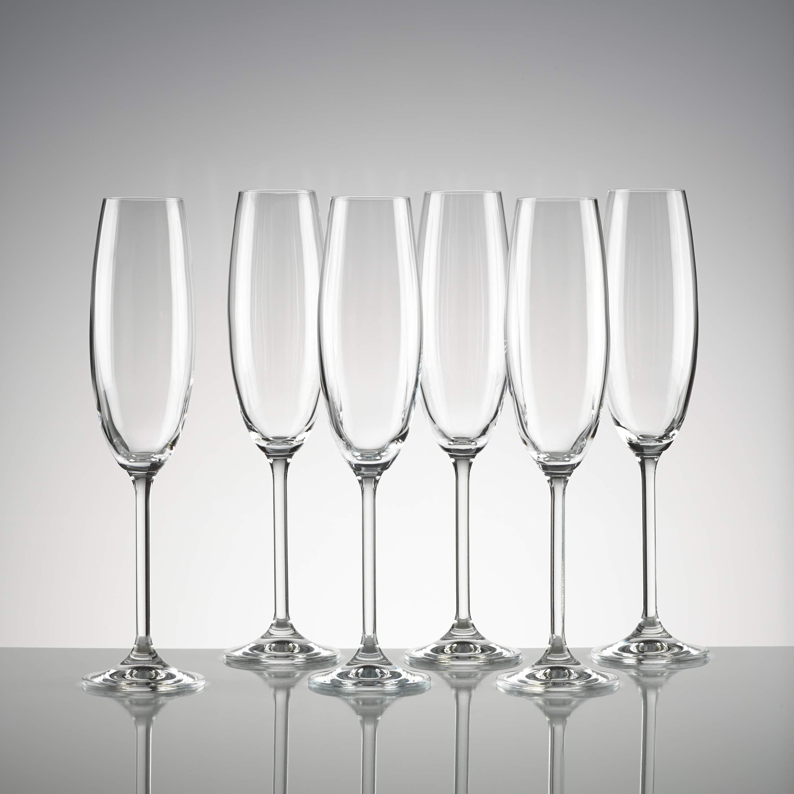 Lenox flûte à côté d’un objet pour comparaison d’échelle pratique