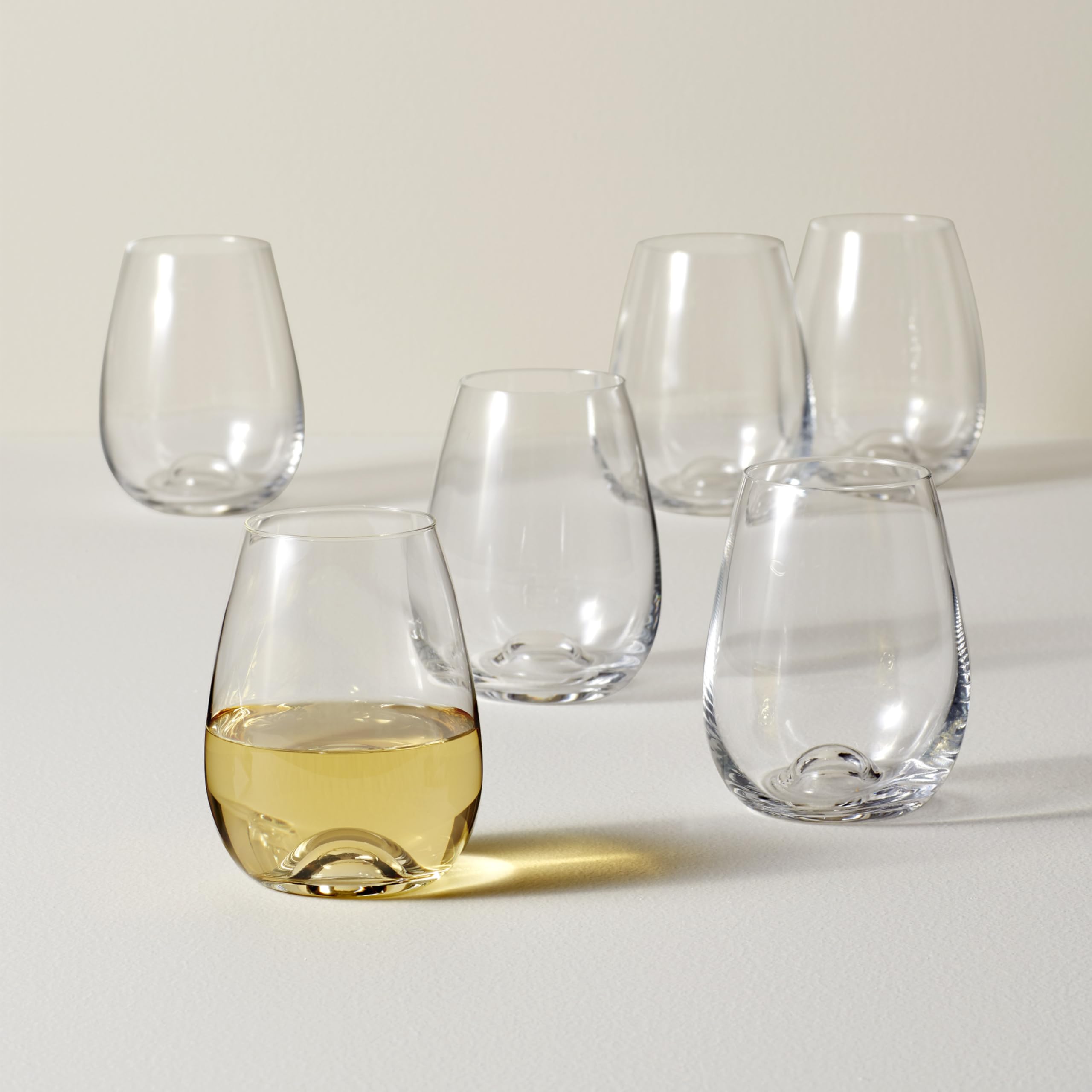Lenox verre tenu en main illustrant la taille et le confort de préhension