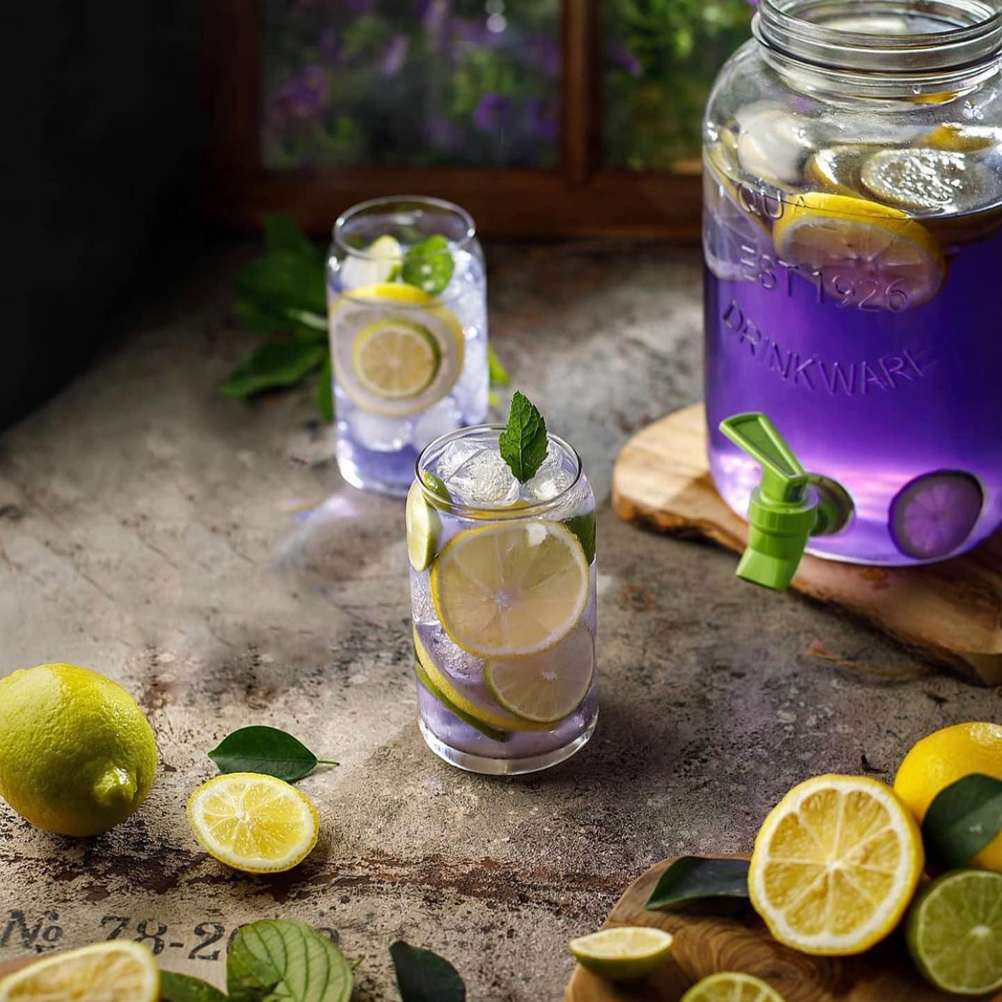 Le'raze verres en usage avec cocktails pour présentation soignée