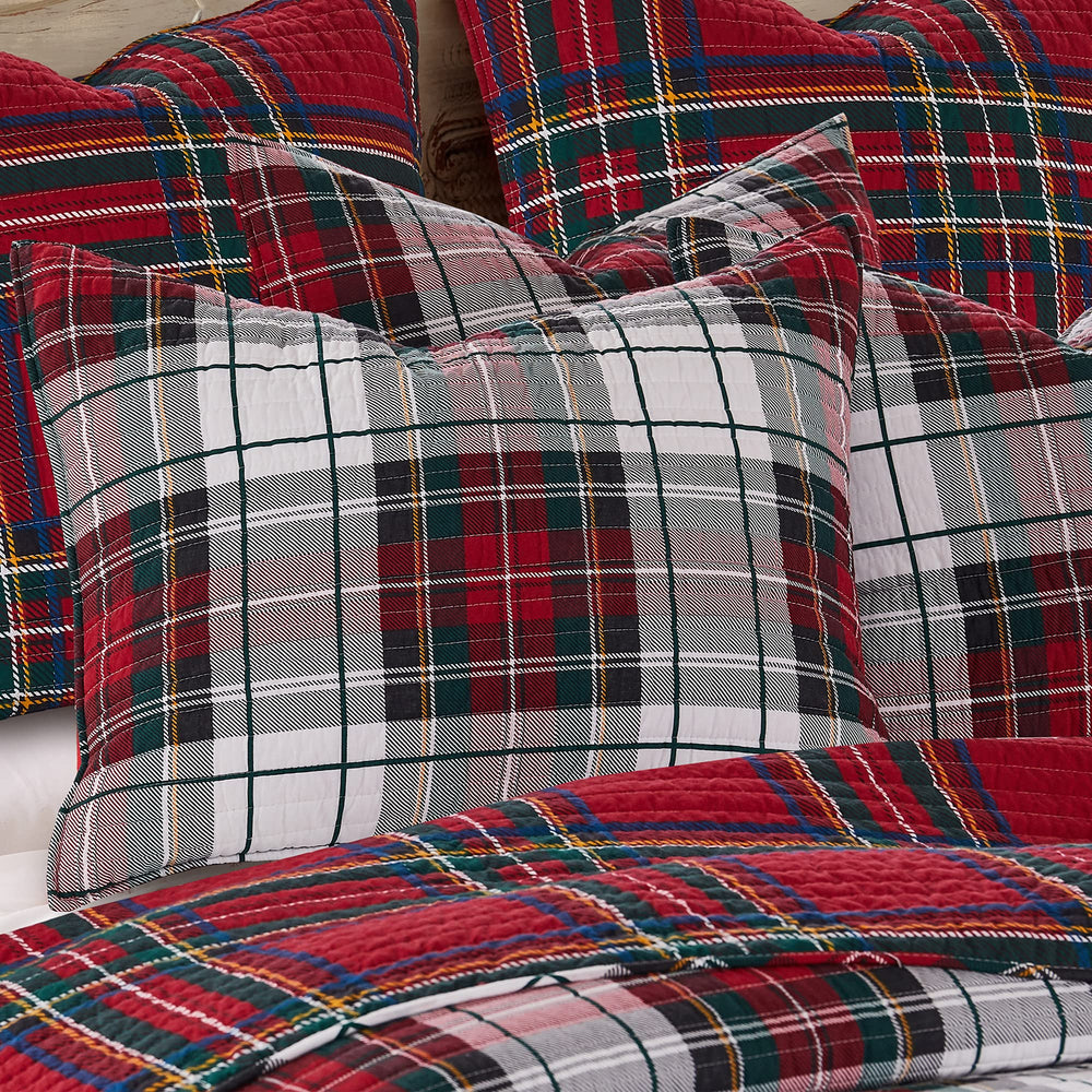 Levtex Home intérieur stylé avec le couvre-lit Spencer Plaid pour ambiance festive