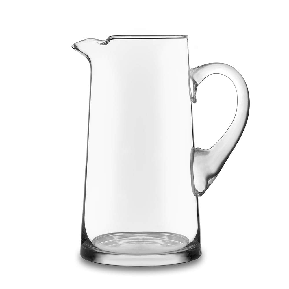 Carafe Libbey à côté d'un verre pour comparer l'échelle et la capacité