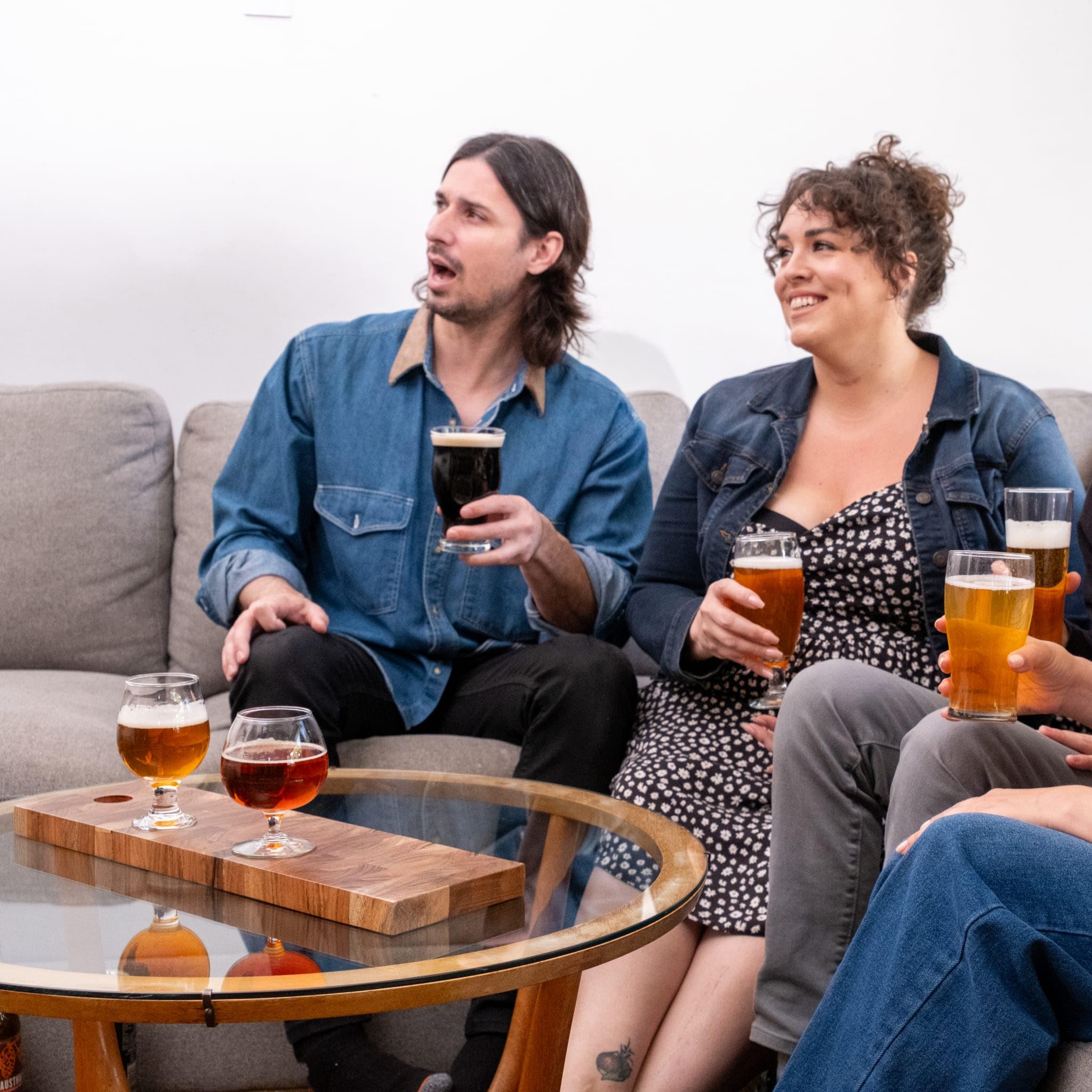 Libbey comparaison avec une main pour visualiser l'échelle et la prise